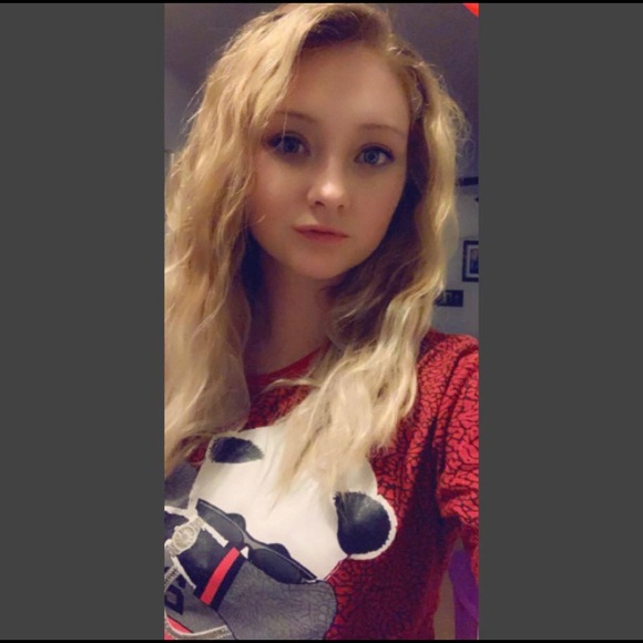 Meet your Posher, Rebecca - Picture 1 of 1